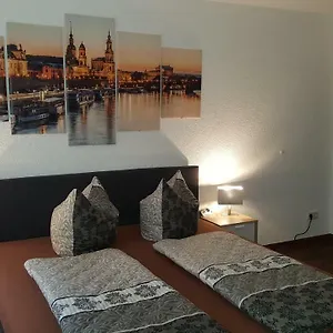 Oder Dresden-neustadt Inkl Parkplatz Mit Balkon Oder Terrasse Apartmán